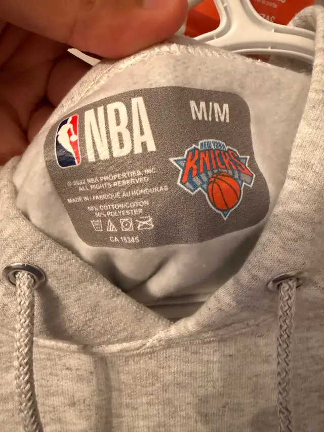 NBA New York Knicks Hoodie in Men's in Markham / York Region - Image 8
