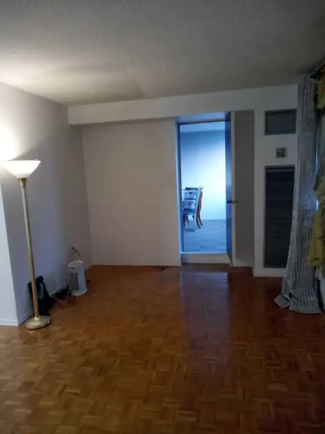 1000 sqft Condo $459,999 2+1 BDRM 1 bth + Balcony63654772747011121