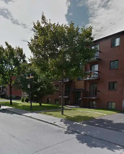Grand logement 4,5, deux chambres, 2 balcons et un stationnement