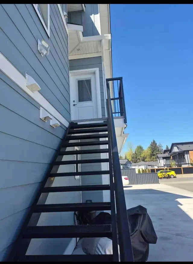 2 Bedrooms 1 Year Old Legal Suite, 2.5 km to VIU-Fully Furnished