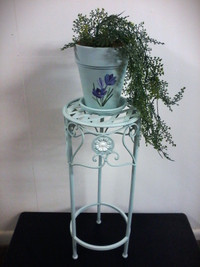 METAL PLANT STAND AND CLAY POT