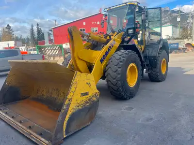 Selling a 2022 Komatsu WA320PZ-8 wheel loader. This is a strong, versatile loader with Komatsu’s PZ...