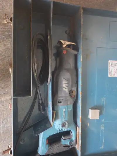 Makita AVT reciprocating saw, View more