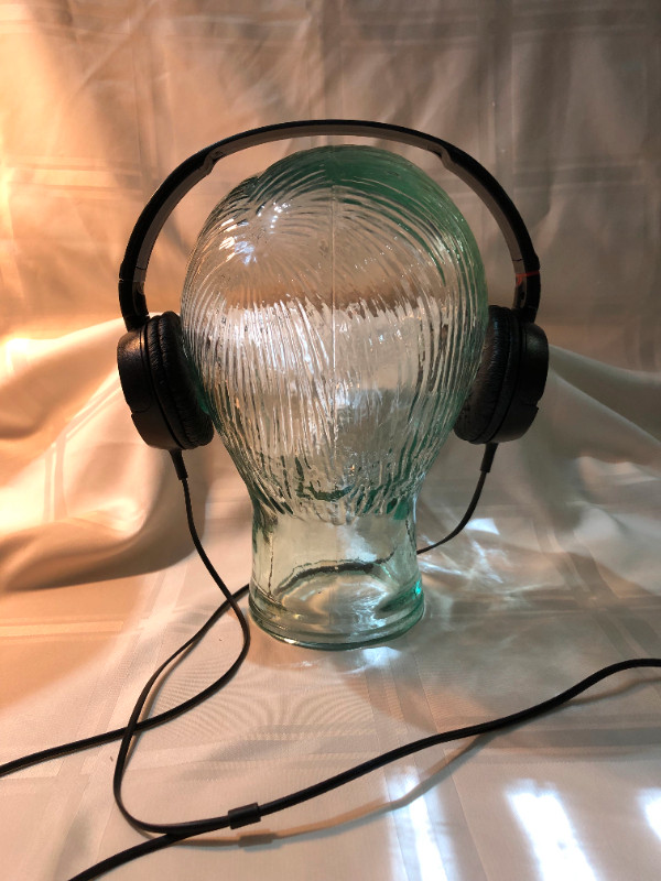 Headphones Rack Headphones Holder - Glass Head in Other in Mississauga / Peel Region - Image 3