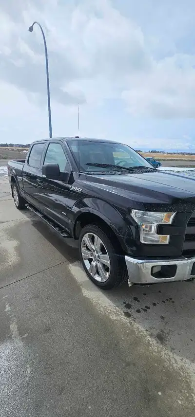 2017 Ford F-150 3.5 l EcoBoost great truck has a full cloth interior aftermarket speakers has some d...