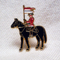 RCMP ROYAL CANADIAN MOUNTED POLICE LAPEL PIN OFFICER ON HORSE