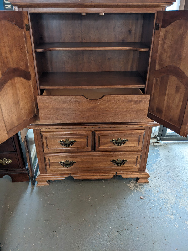 solid Oak Highboy Dresser + 11 drawer dresser in Dressers & Wardrobes in Calgary - Image 2