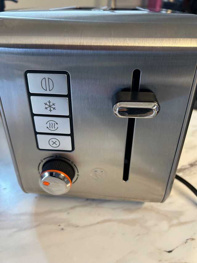 Stainless steel toaster in Toasters & Toaster Ovens in Dartmouth - Image 2