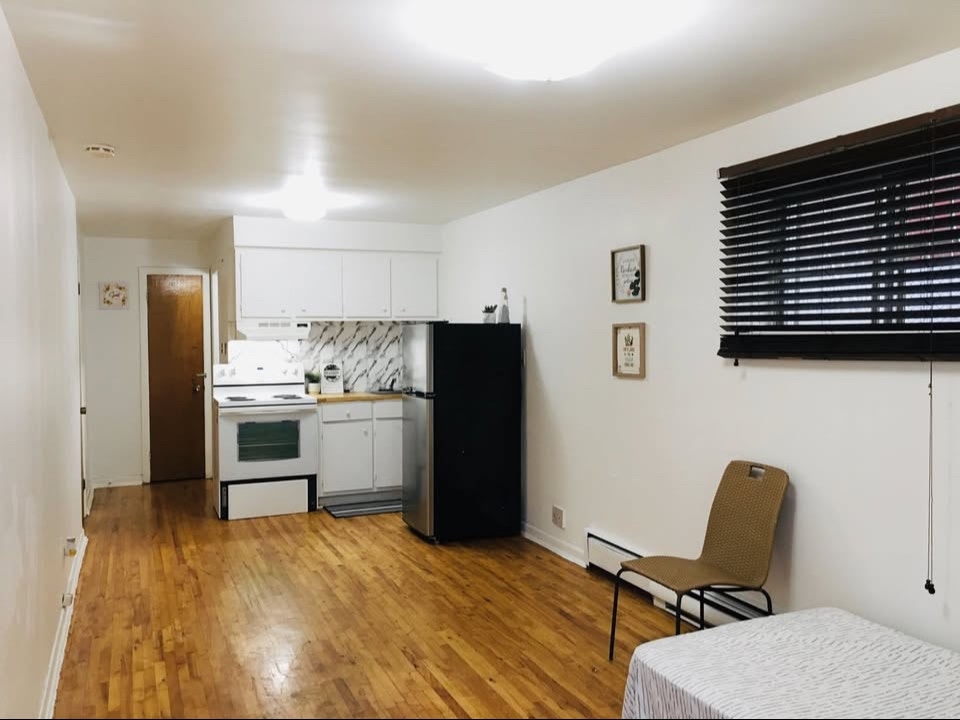 High ceiling bachelor at the heart of Lasalle — photo 1