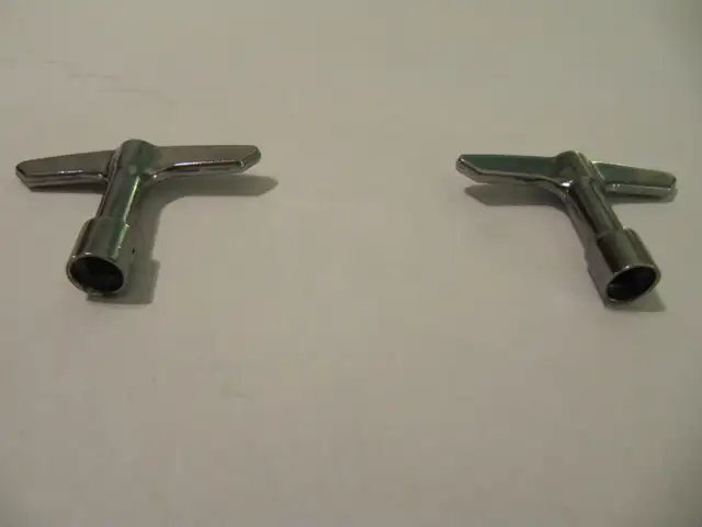 Vintage Pearl Nickel Snare Drum Tuning Tightening Keys WithPouch in Drums & Percussion in Mississauga / Peel Region - Image 3