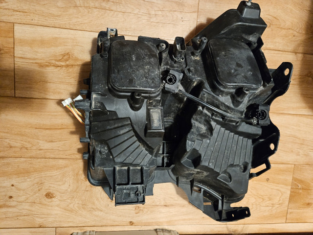 Pair of Ford F150 headlights in Other Parts & Accessories in Edmonton - Image 2