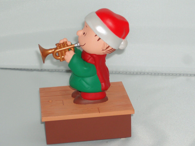 Hallmark 2011-2012 Peanuts Linus Trumpet wireless band in Arts & Collectibles in Cole Harbour