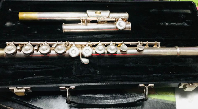 USA MADE KING CLEVELAND FLUTE MODEL 610 in Woodwind in Hamilton - Image 3