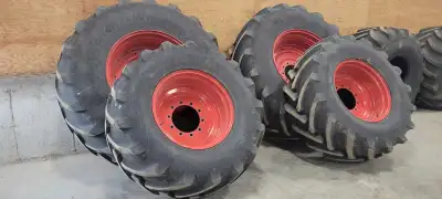 23x38 and 18x38 10 bolt rims with tires Michelin 710/70R38 35%+- Petlas 600/65R28 40%+- I can separa...