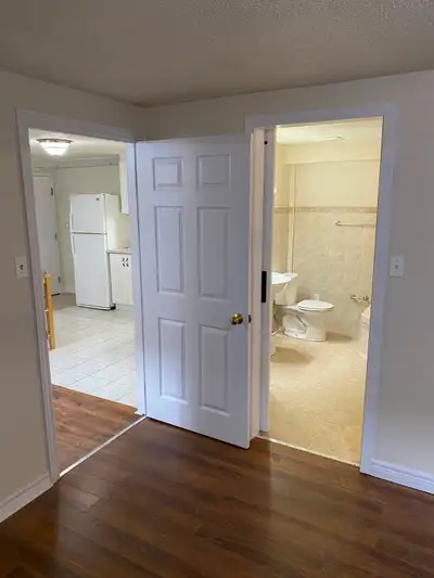 PRESTON, 1-bedroom lower-level apartment in a well-maintained building. Appliances, water, hydro, he...