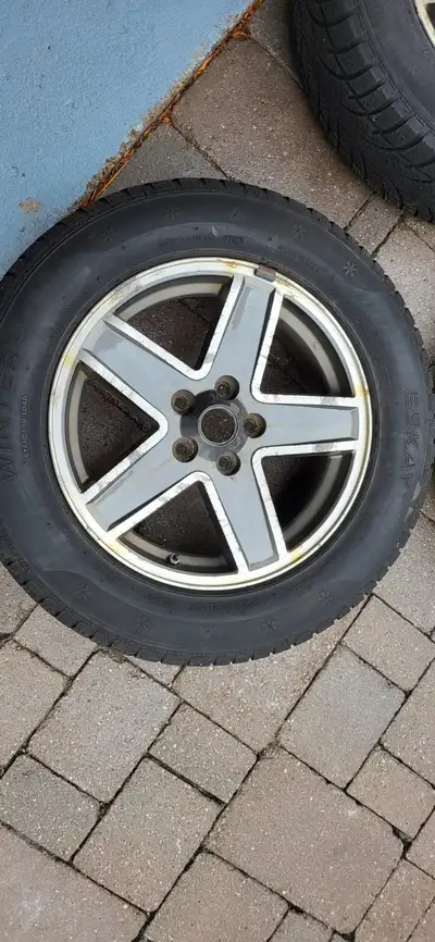 Set of 4 Alloy Rims with Winter Tires – 225/65R17 Description: Set of 4 winter tires with alloy rims...