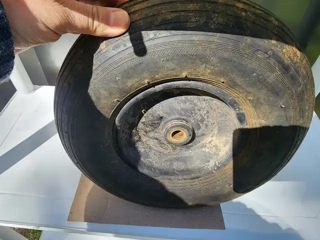 Wheelbarrow Wheel & Rim Combination 4.00x6" No Cracks Holds Air in Outdoor Tools & Storage in Windsor Region - Image 3