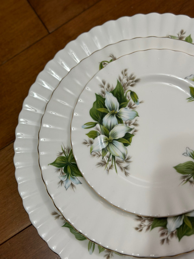 Vintage 1970s Royal Albert Albert Trillium Bone China England  in Kitchen & Dining Wares in Hamilton - Image 2