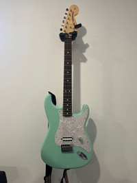 Tom Delonge Stratocaster with amp