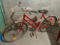 Bicycle rouge à 5 vitesses