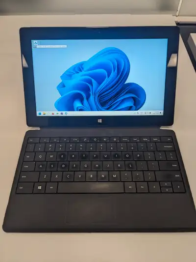 Selling Microsoft Surface Pro 2. - Intel Core i5 - 4GB Ram -126 GB SSD The battery lasts about 4 hou...