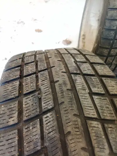 235/45R17 94T IG52. Hardly used tires. 3 rims included . 4 tires