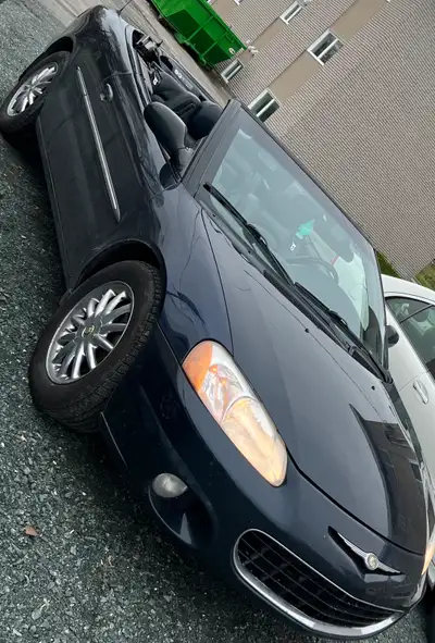 Amateurs et Amatrices de convertible décapotable à lire … CHRYSLER SEBRING 2002 2.7L CUIR BLEU SUR B...