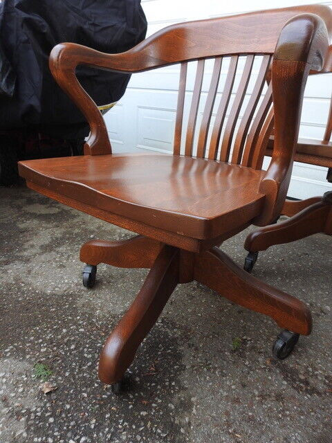 antique / vintage  krug oak swivel office chair in Chairs & Recliners in Hamilton - Image 2