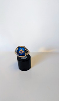 10K Gold Masonic Ring with Blue Stone~Size 7
