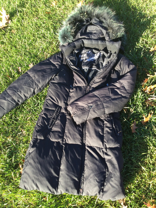 Manteau parka plume dans Femmes - Hauts et vêtements d'extérieur  à Sherbrooke - Image 2