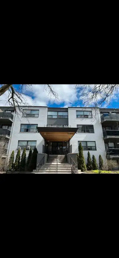 1 bedroom Apt For Rent Available Sept 1st North york Area avenue 401 $2200 / mth Utilities included...