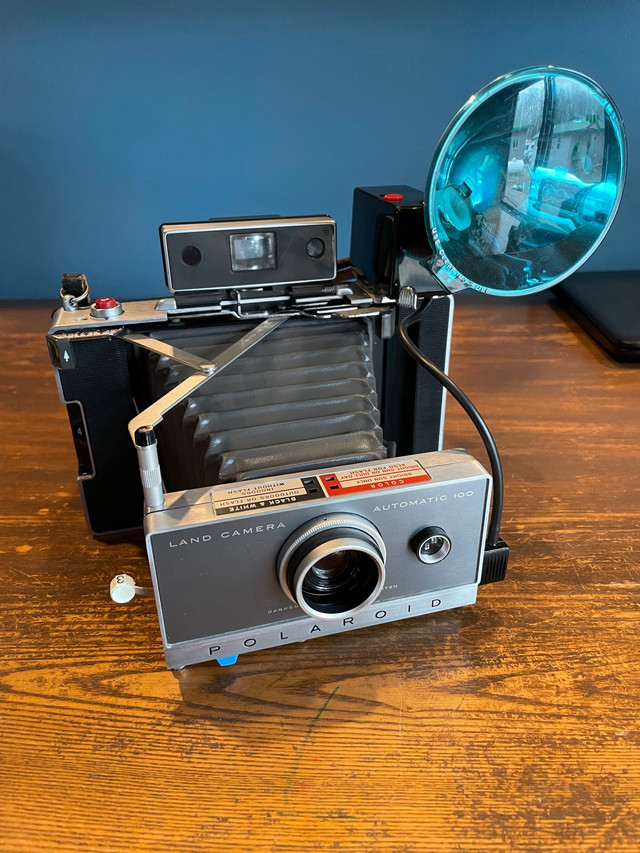 Antique Polaroid in Cameras & Camcorders in Thunder Bay