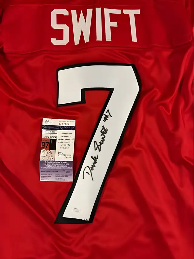 Georgia Bulldogs signed D’Andre Swift Jersey in Football in Hamilton - Image 2