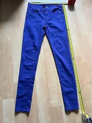 H&M Divided blue skinny jeans $10, size 8, high waist in Women's - Bottoms in Oakville / Halton Region - Image 4