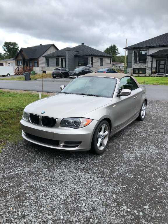 bmw 128i décapotable 2010 dans Autos et camions  à Ville de Québec