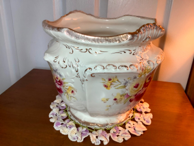 Antique Royal Oxford England Jardiniere  in Home Décor & Accents in Belleville