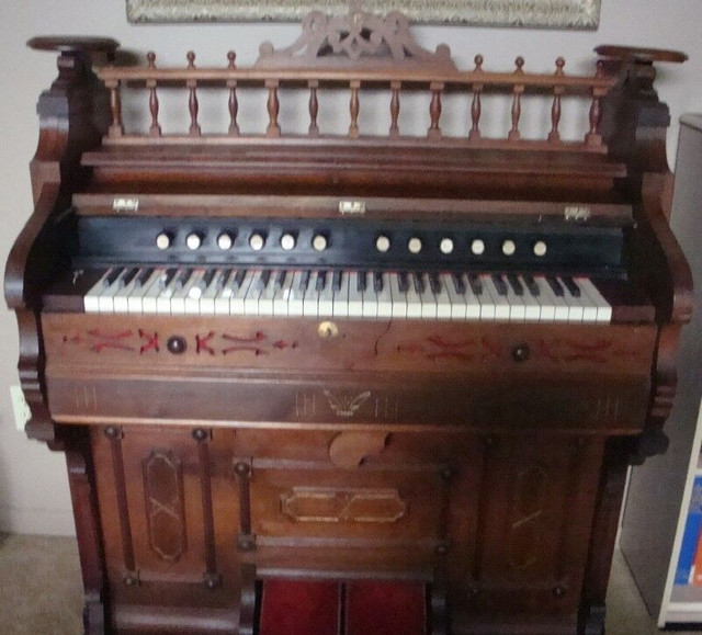 Harmonium antique (antiquité, objet de collection) dans Pianos et claviers  à Ville de Montréal