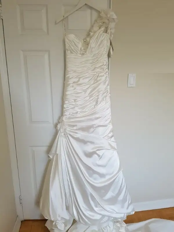 WEDDING DRESS (Size 6) --- Sottera + Midgley (ADORAE ROSE) in Wedding in Mississauga / Peel Region - Image 6