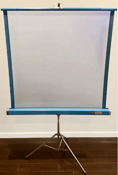 PRIX REVISÉ : Vintage : Écran portable déroulant de projection, View more