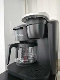 MOVING SALE: Keurig machine single cup/carafe with pod drawer