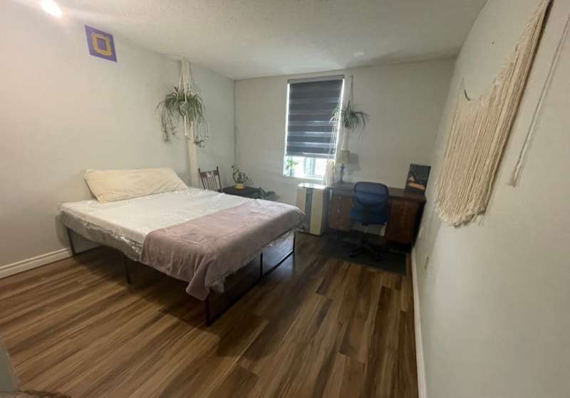 ONE BEDROOM WITH ENSUITE FULL BATHROOM FOR 1100 PER MONTH Long Term