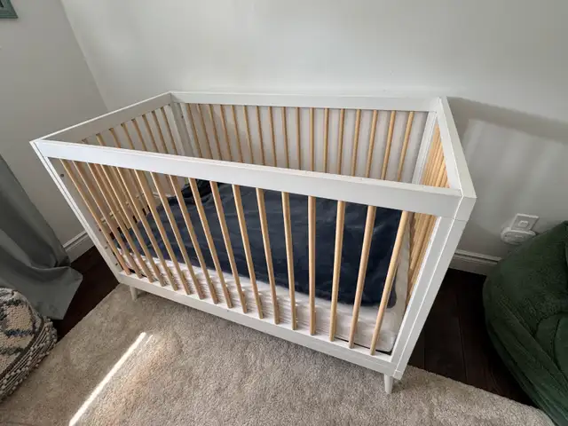 Baby Crib in Cribs in Oakville / Halton Region - Image 5