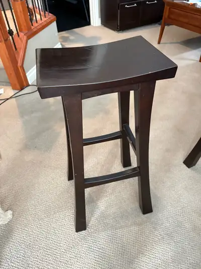 Set of 3 wooden bar stools, these are in good shape 30” in hieght. Looking to sell as a set.