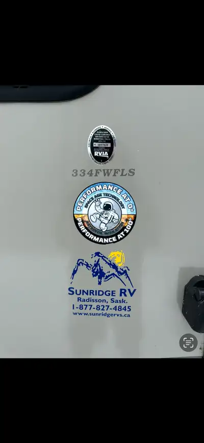 2015 5th wheel sprinter camper , electric jacks, queen beds