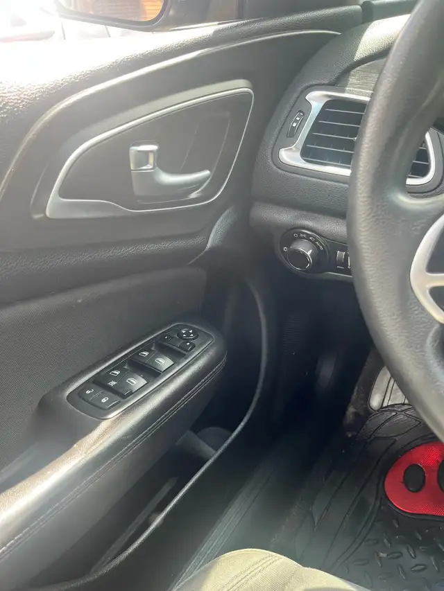 Chrysler 200 2016543426406536325124