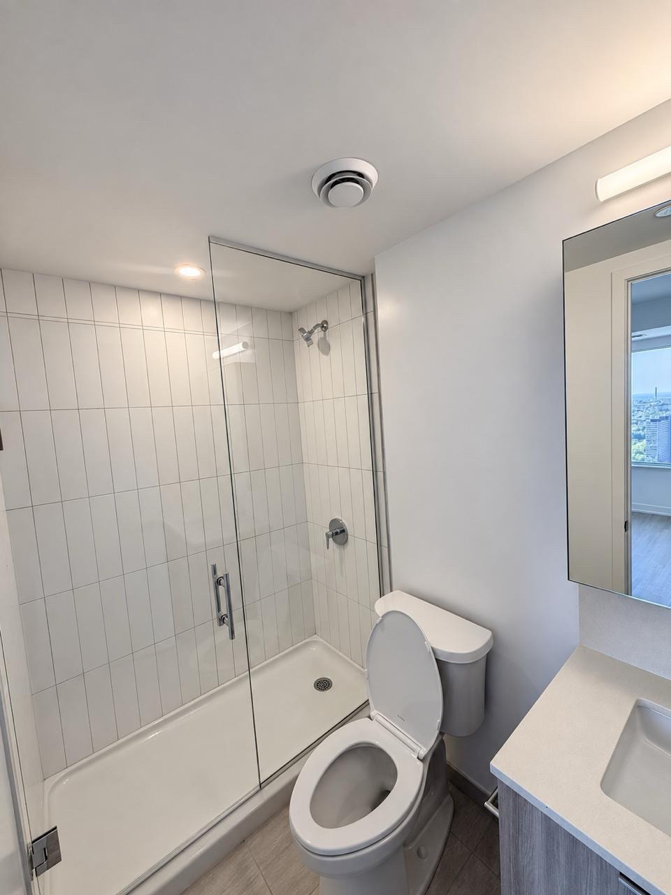 Brand New 1 Bed + Den Condo at Metro Park 3