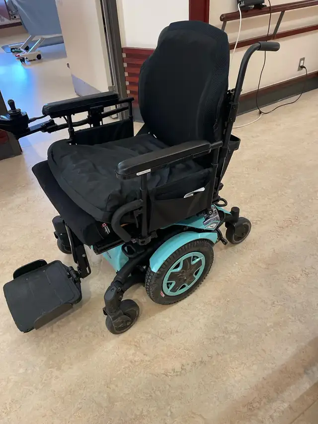 Invacare, TD X2  Power Wheelchair for sale in Other in City of Toronto - Image 2