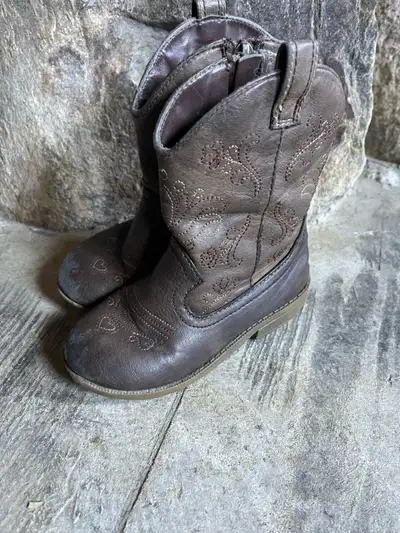 Used size 6 toddler cowboy boots, great for costume or showing at fairs!