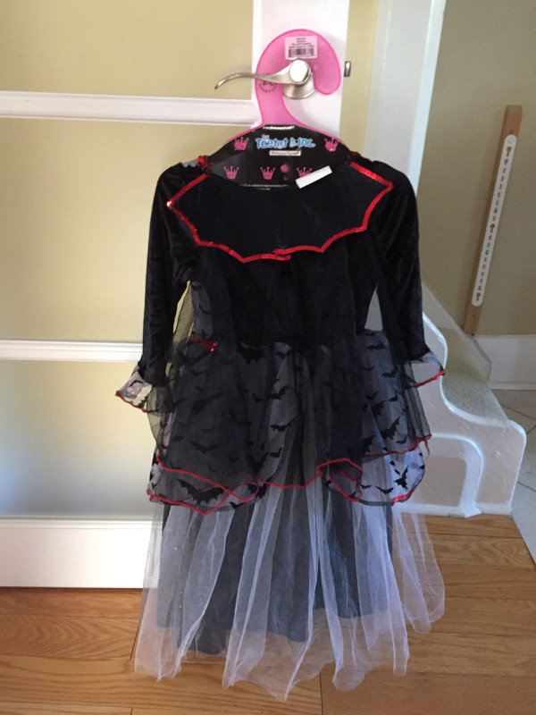 Child Vampire/Witch Costume for A Girl, Size 3-4 in Costumes in City of Toronto - Image 4