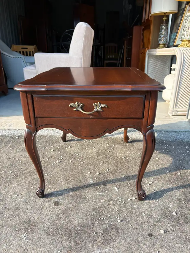 Single Solid Wood Side Table in Coffee Tables in Peterborough - Image 2